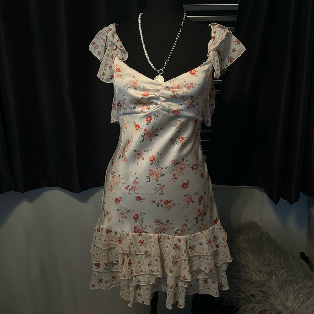White floral ruffle mini dress with adjustable straps and tie back #festivalvibe